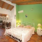 Aurora Holiday Гостевой дом 4*