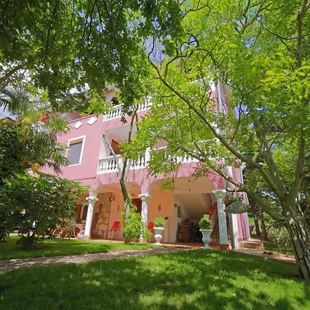 بيت ضيافة Aurora Holiday Raša