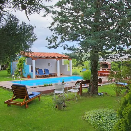 بيت ضيافة Aurora Holiday 4*