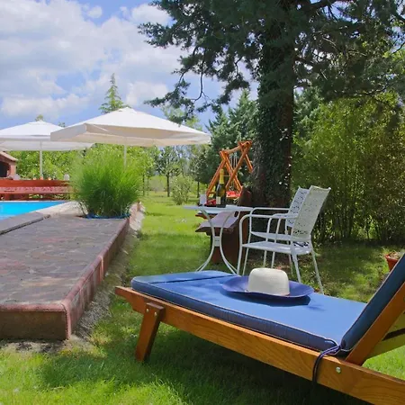 Aurora Holiday بيت ضيافة 4*