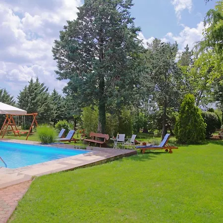 Gostinjska kuća Aurora Holiday 4*