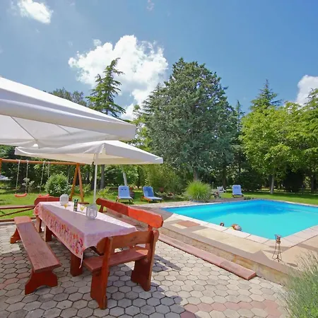 Aurora Holiday بيت ضيافة Raša